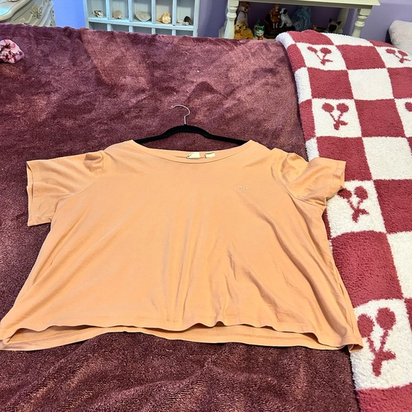 Gently loved Women’s Levi’s orange cropped tshirt - Picture 3 of 9